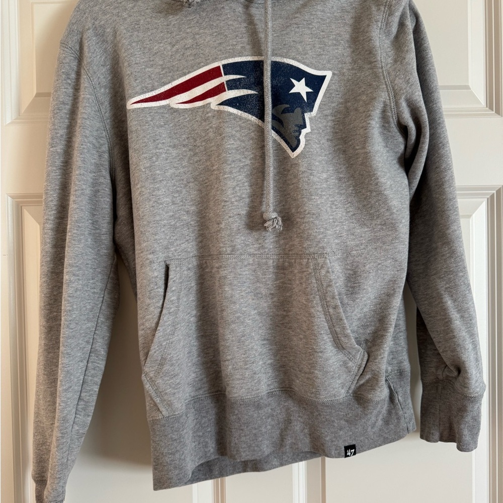 47 Gray Sweatshirt with New England Patriots Logo